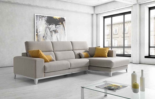 De qué forma conjuntar un sofá gris